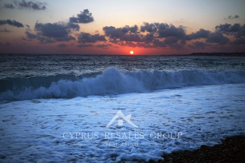 Закат над побережьем Корал Бэй, регион Пафоса, Кипр